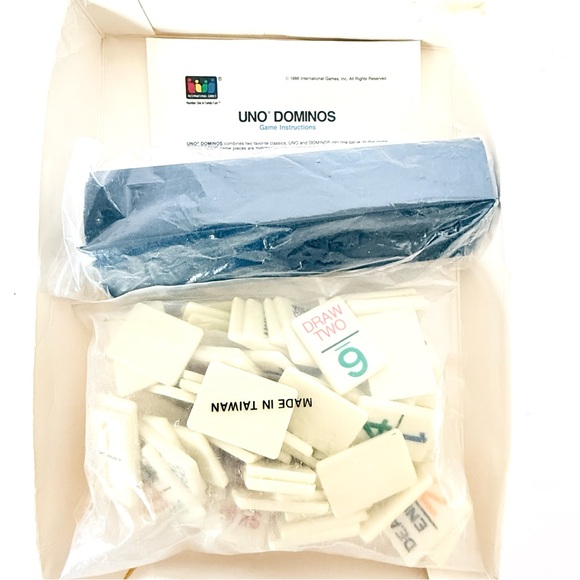Vintage 1986 UNO Dominos Game Set, Racks, Instructions, Made in Taiwan - Picture 2 of 7